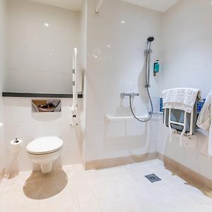 Standard Accessible Queen Room Hot